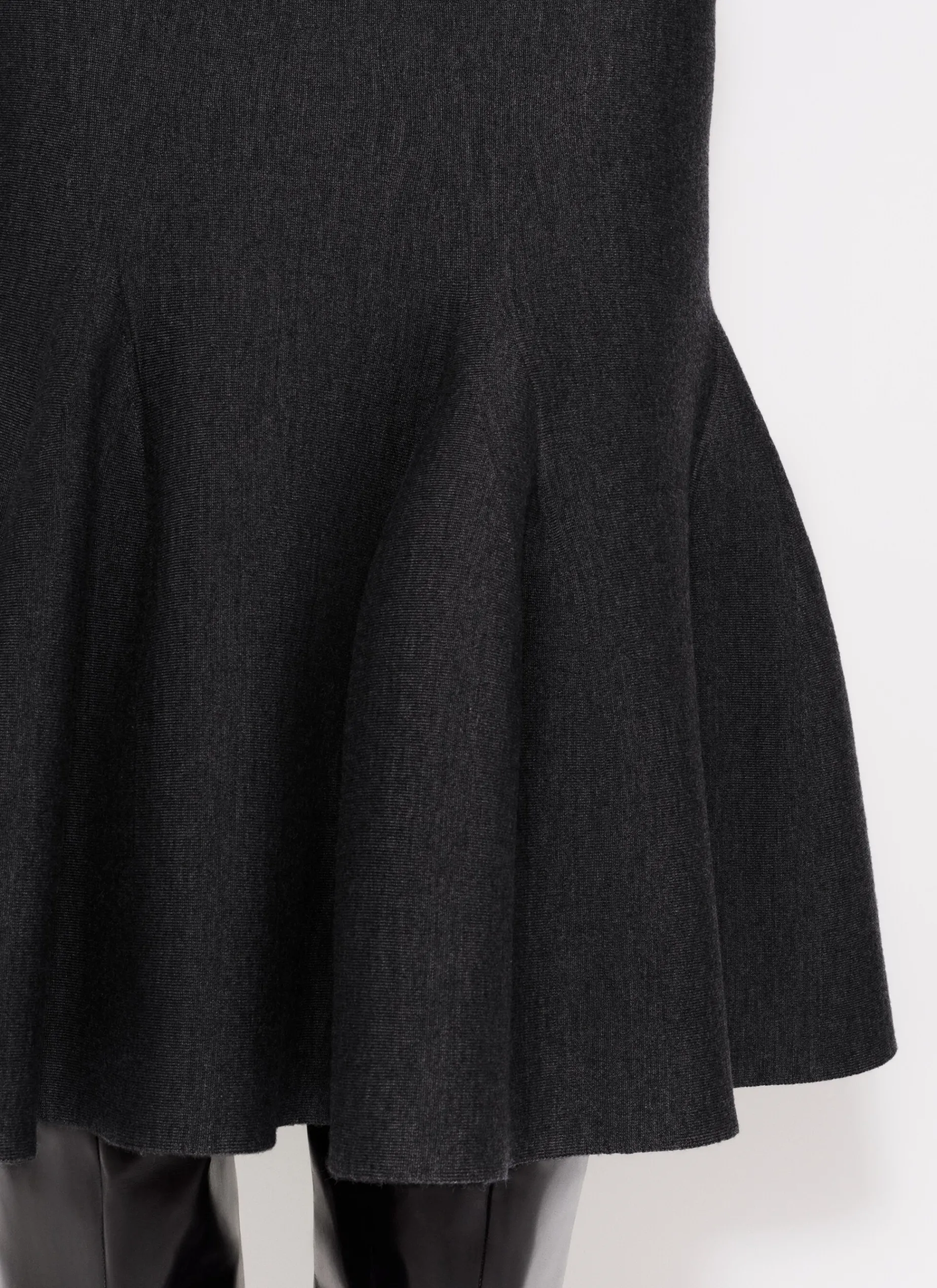MIDI SKIRT IN SCULPTURAL GODET KNIT