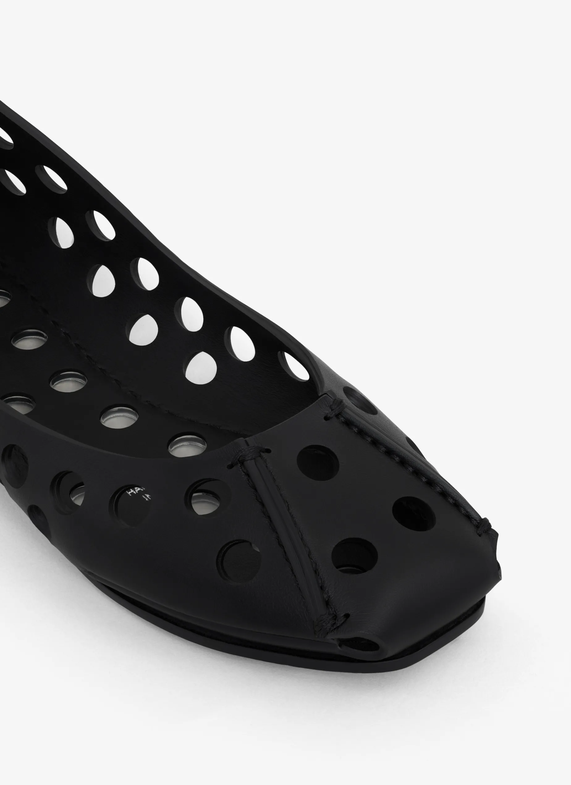 PERFO BALLET FLATS IN CALFSKIN