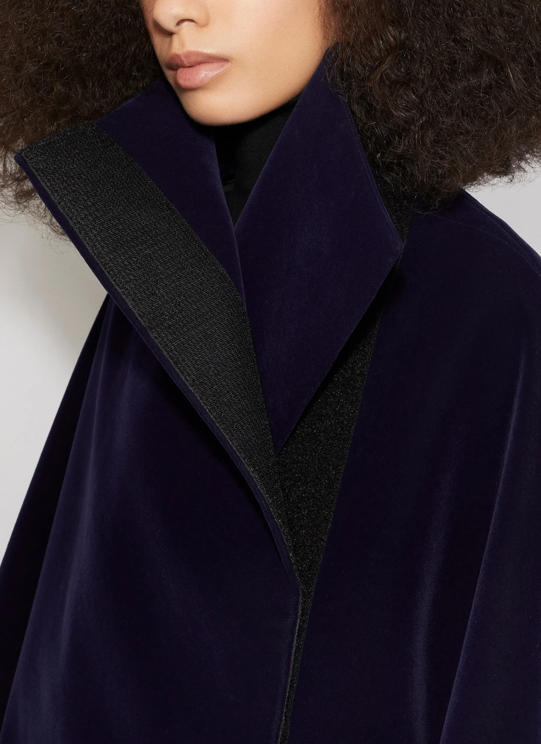 ROUND COAT